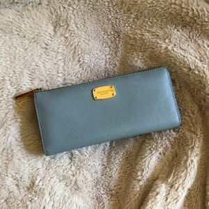 Michael Kors Zip Around Wallet
